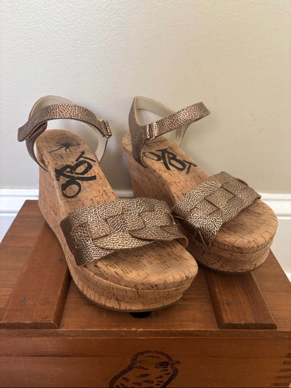 Otbt Women's Charleston Wedge Sandals Metallic Gold size 8